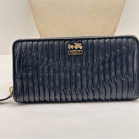 Coach Black Textured Leather Madison Clutch Wallet - Picture 1 of 8